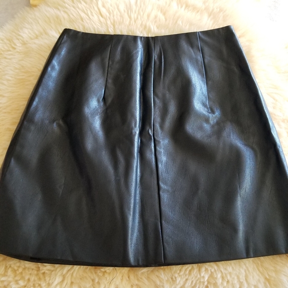 Set It Off TOBI Faux Leather Skirt in Black - Picture 8 of 16